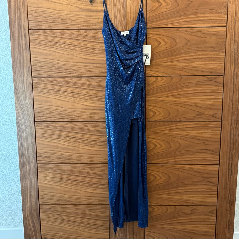 NWT Emerald Sundae Navy Sequin V-Neck Sheath Juniors Prom Dress High Slit - Sz M - Picture 2 of 9